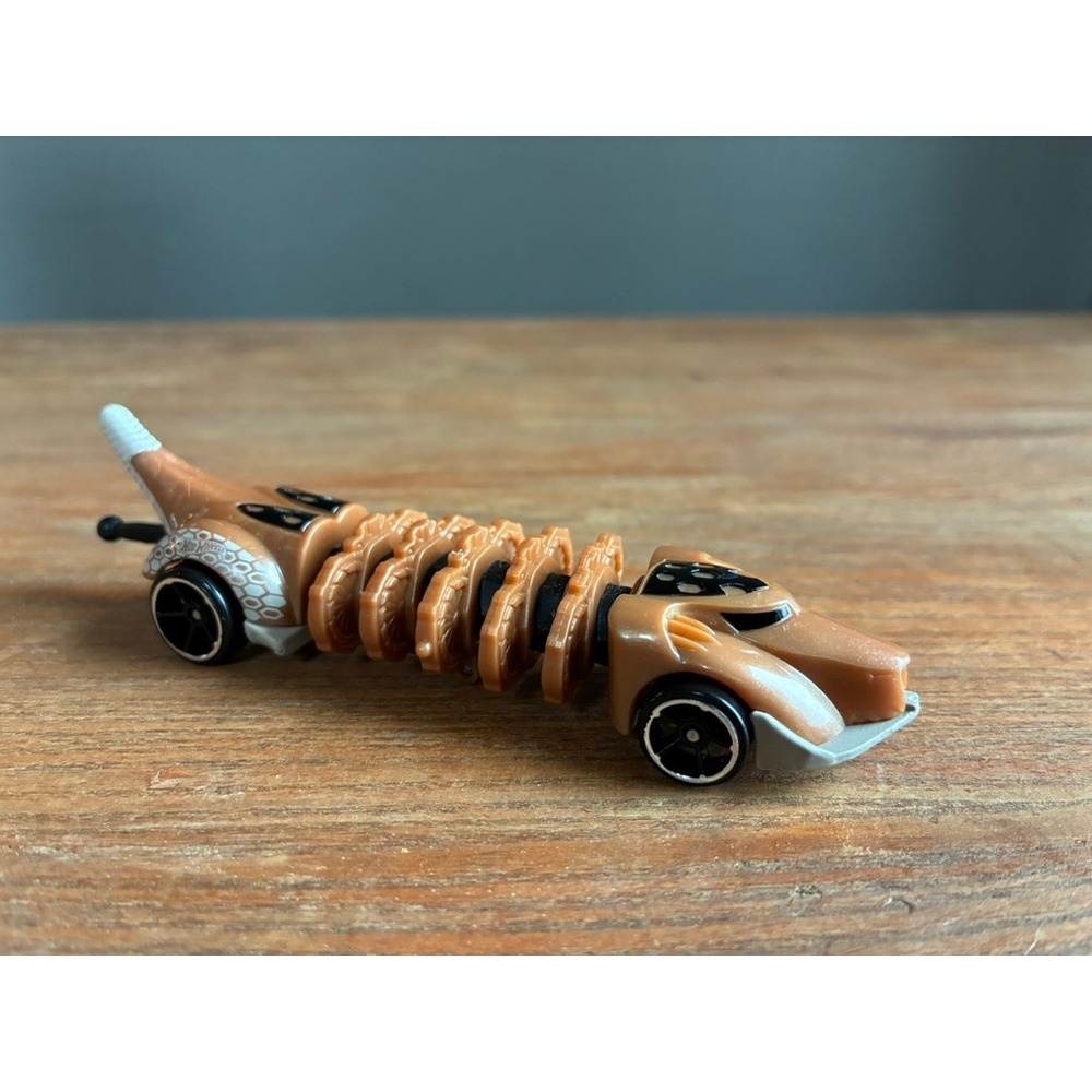 Hot Wheels Mutant Machines Rattle Roller Brown Flexible Diecast Car CGM82 HTF - Picture 1 of 6